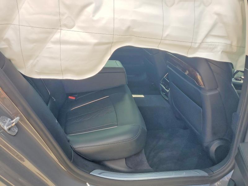 2020 BMW 740 i