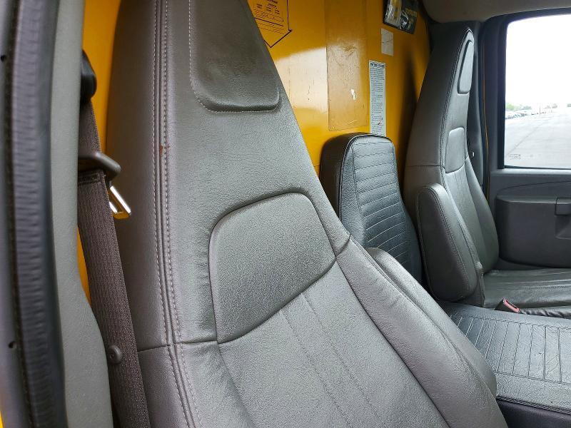 2016 GMC Savana box Truck