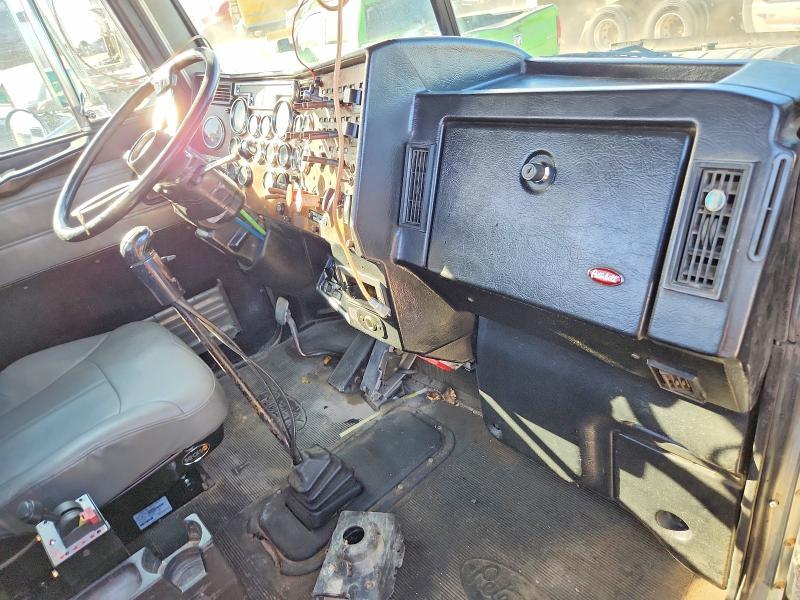 2000 Peterbilt 379 Semi Truck
