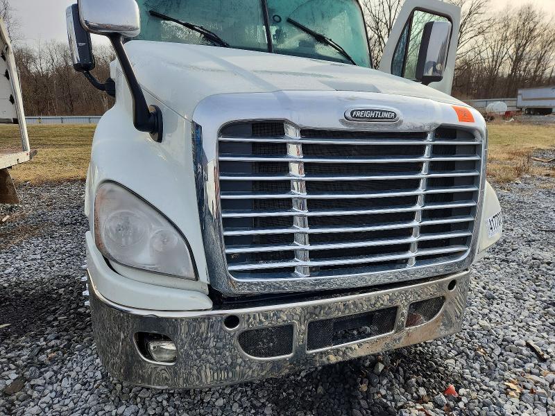 2016 Freigliner Cascadia 125