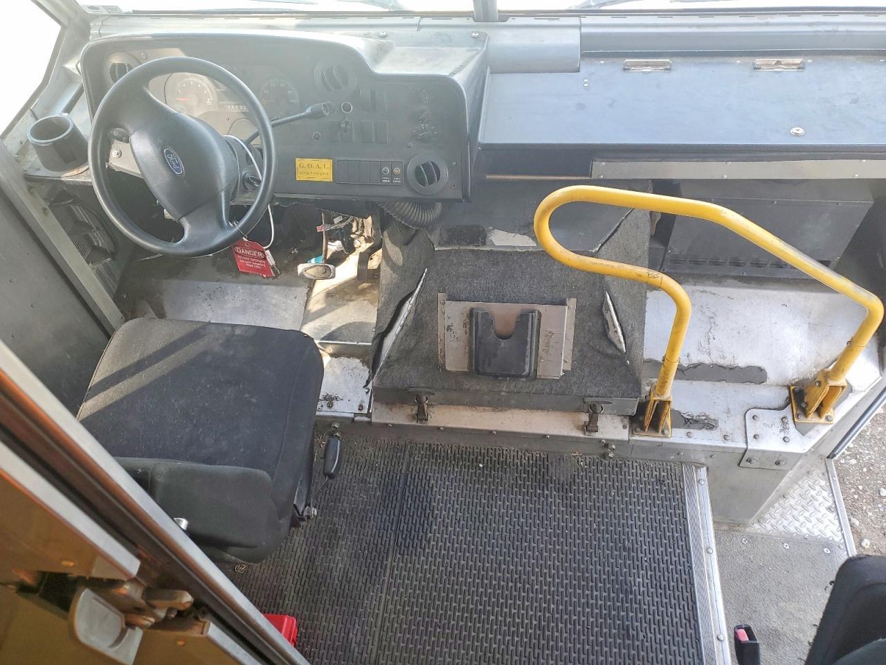 2010 Ford E450 Delivery Truck