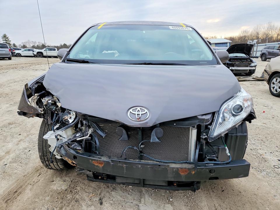2013 Toyota Sienna le 7-passenger