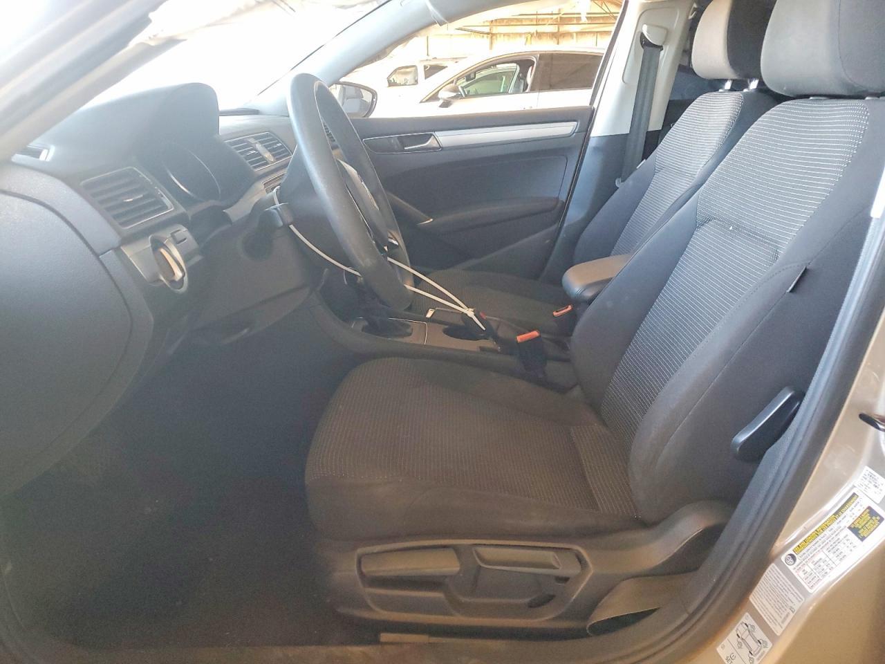 2016 Volkswagen Passat s