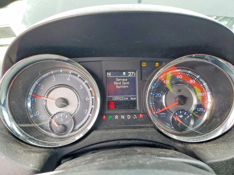 2015 Chrysler Town & Country s