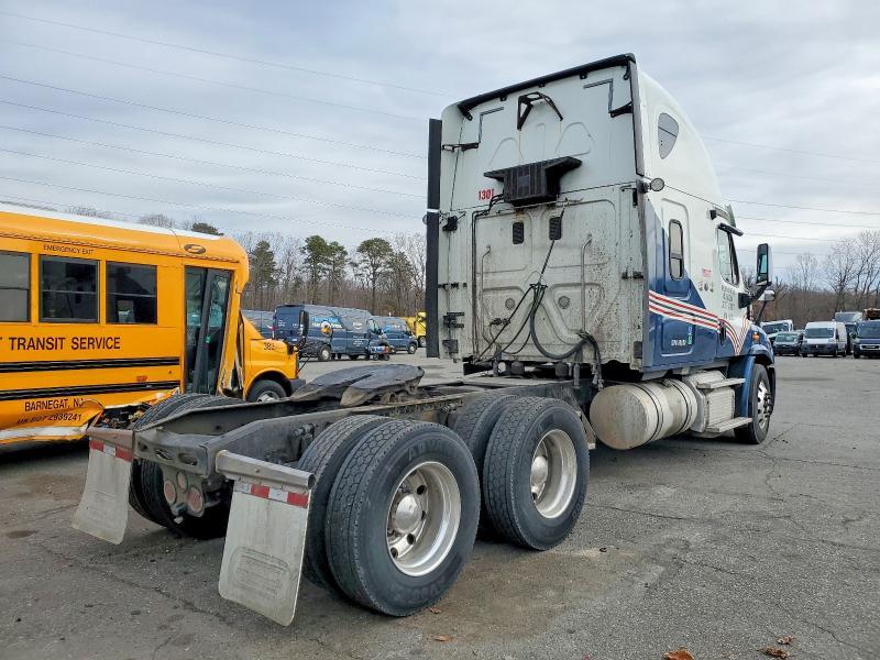 2013 Freigliner 2013 Freightliner Cascadia Semi Truck
