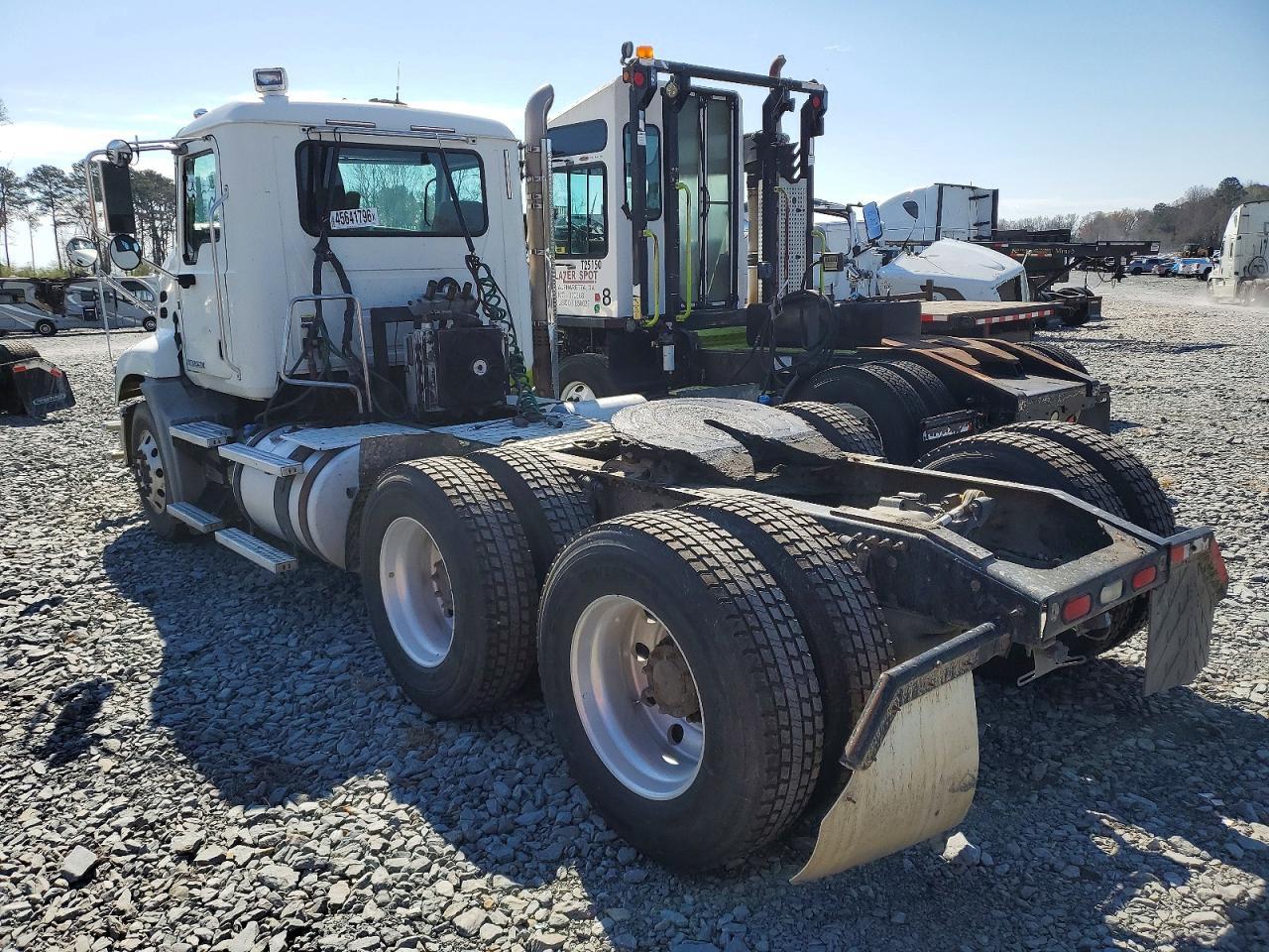 2015 Mack CXU613 Semi Truck