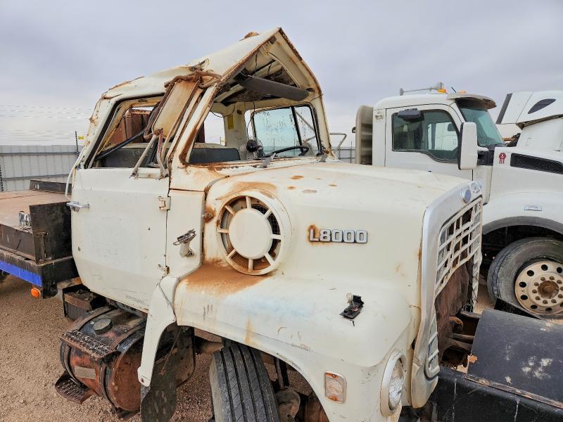 1987 Ford 1992 Ford F700 Flatbed Truck