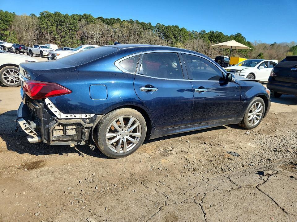 2017 Infiniti Q70 3.7