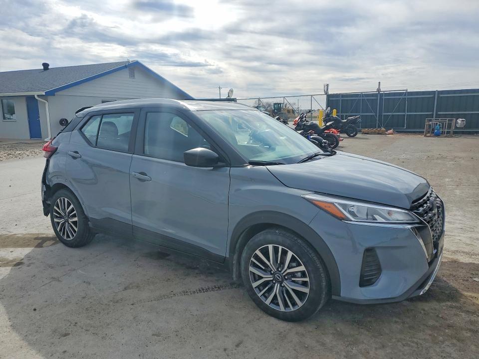 2023 Nissan Kicks sv