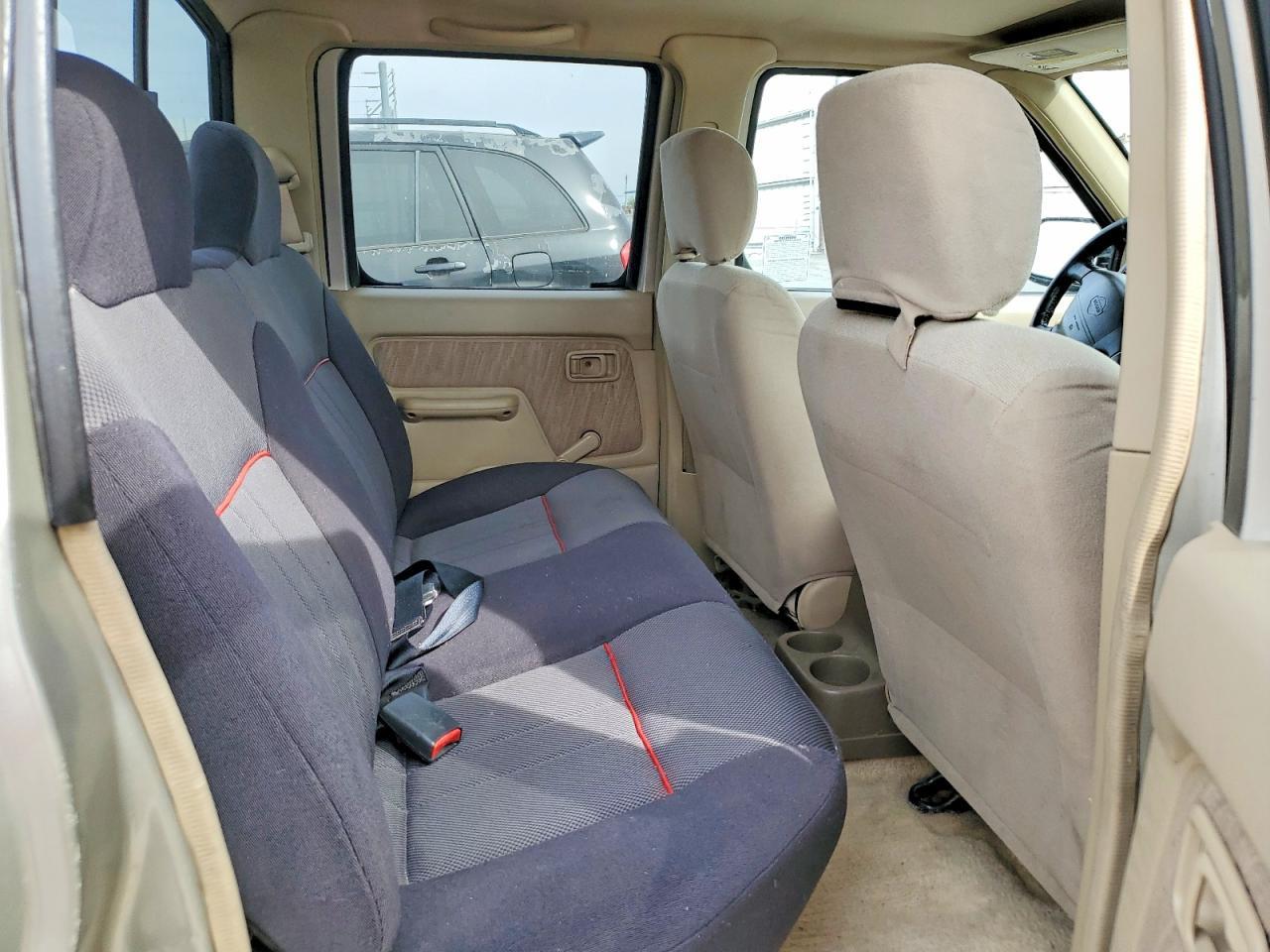 2000 Nissan Frontier XE