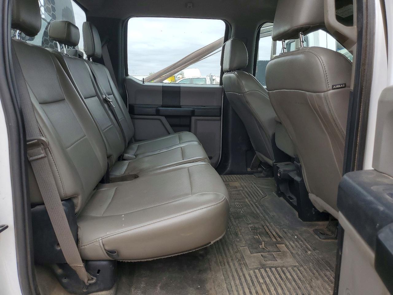 2019 Ford F550 Super Duty Flatbed Truck