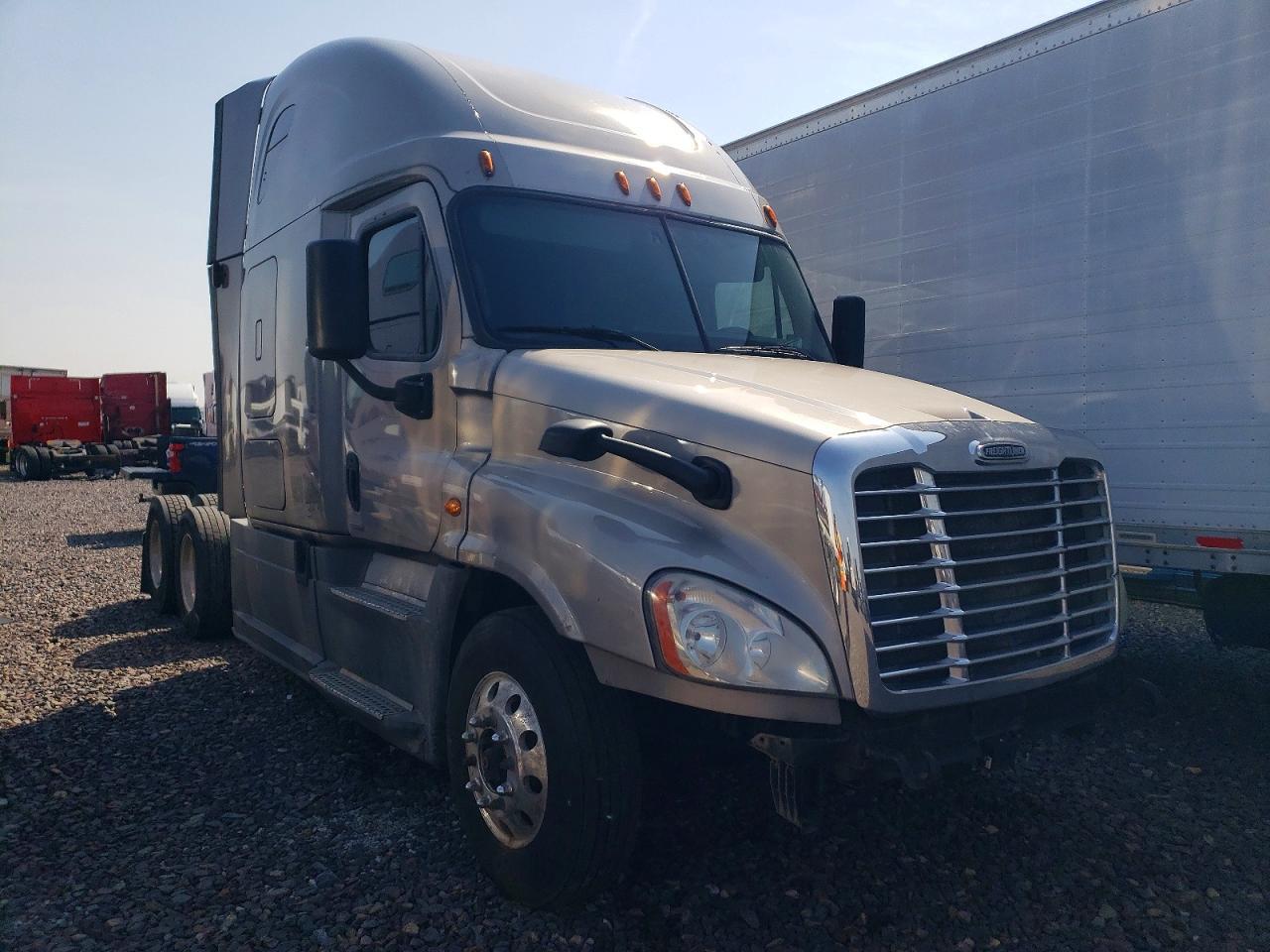 2018 Freigliner 2018 Freightliner Cascadia 125 Semi Truck