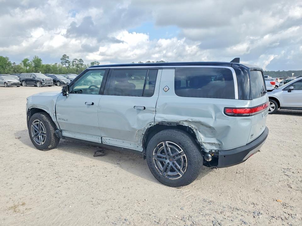 2025 Rivian R1S Adventure