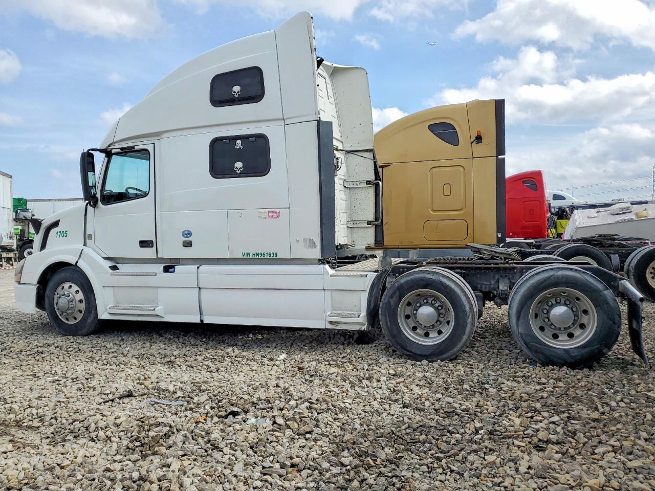 2017 Volvo VNL Semi Truck