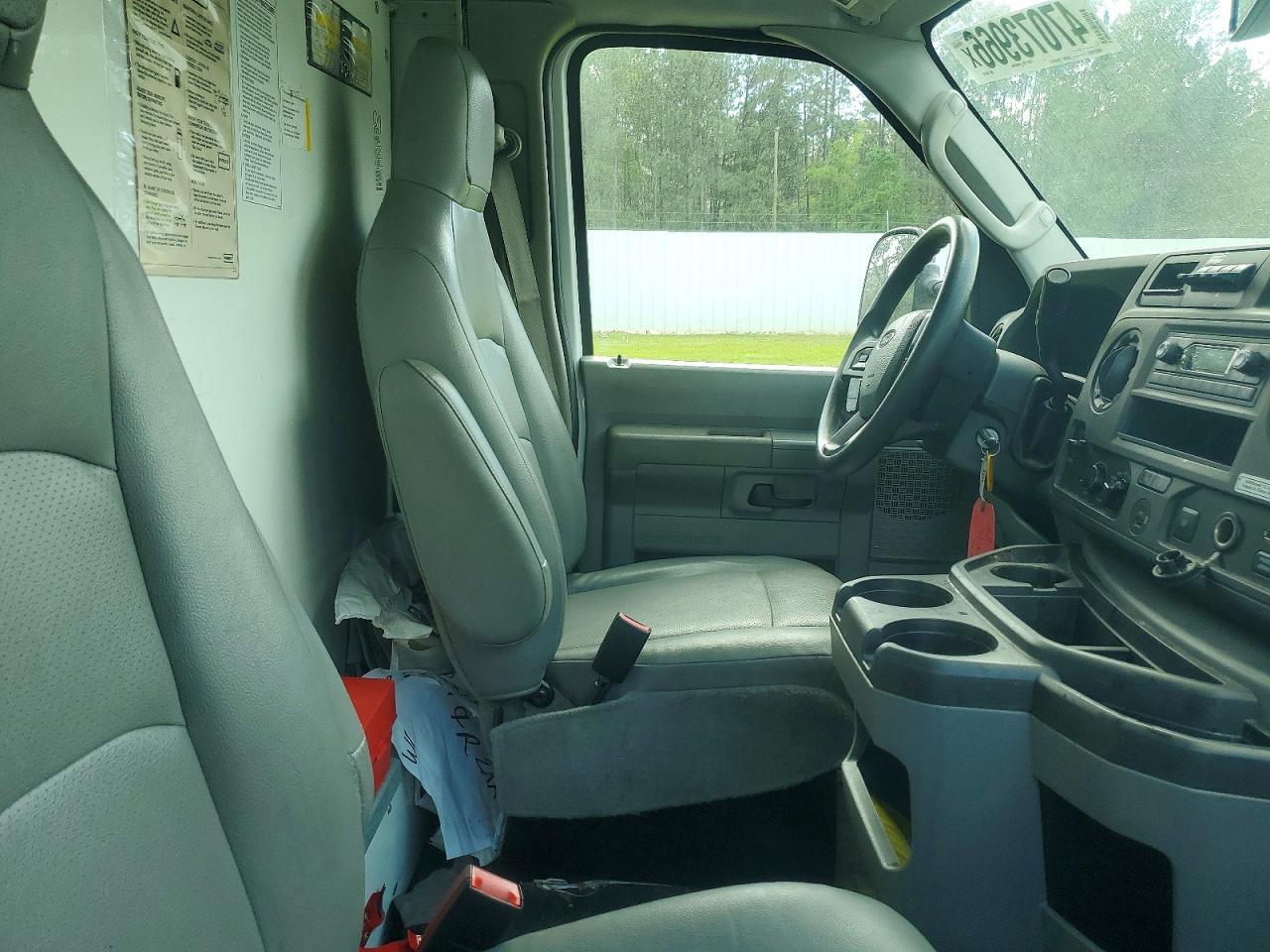 2022 Ford E350 BOX Truck