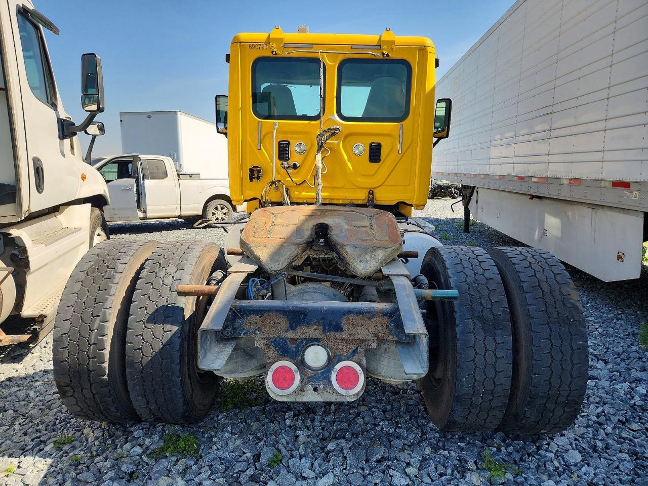 2014 Freightliner Cascadia Semi Truck