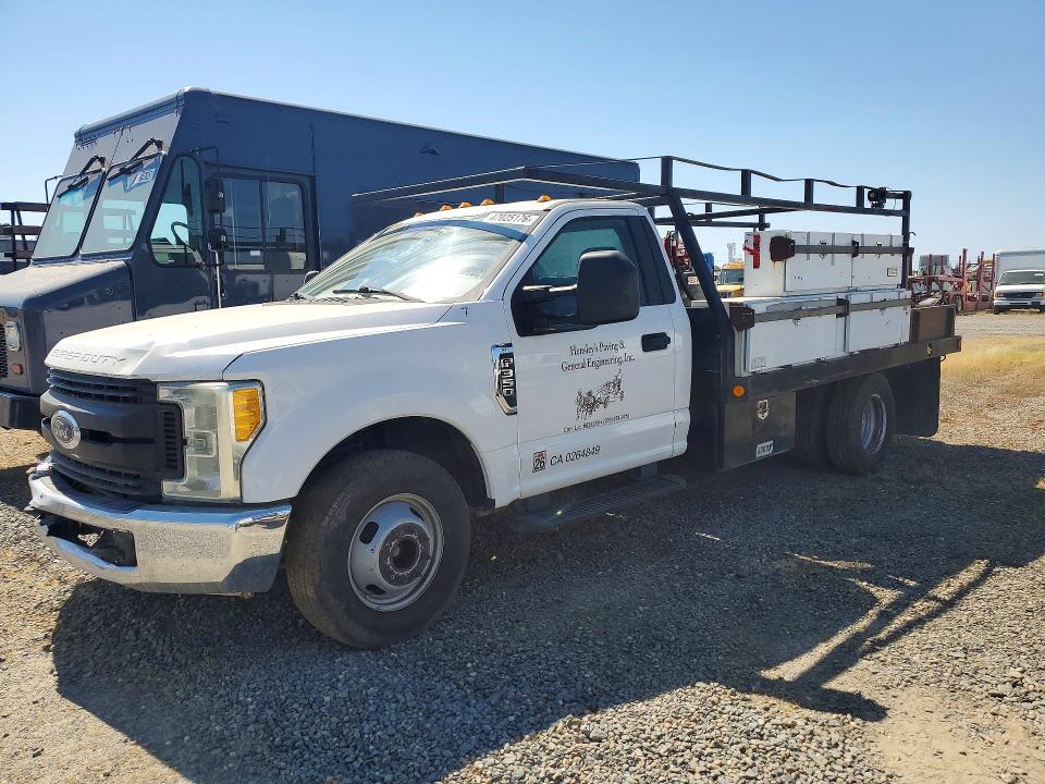 2017 Ford F350 Super Duty Flatbed Truck