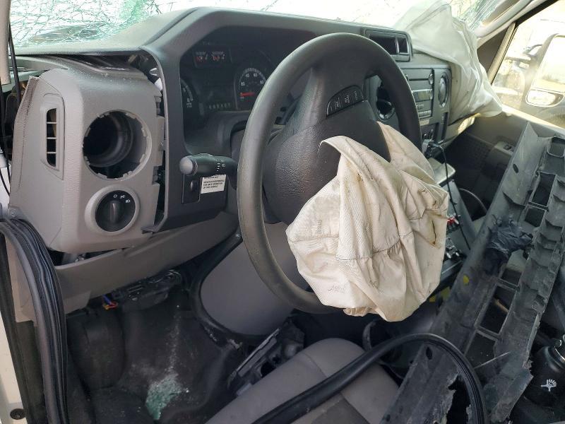 2017 Ford Econoline E350 Super Duty Cutaway Van