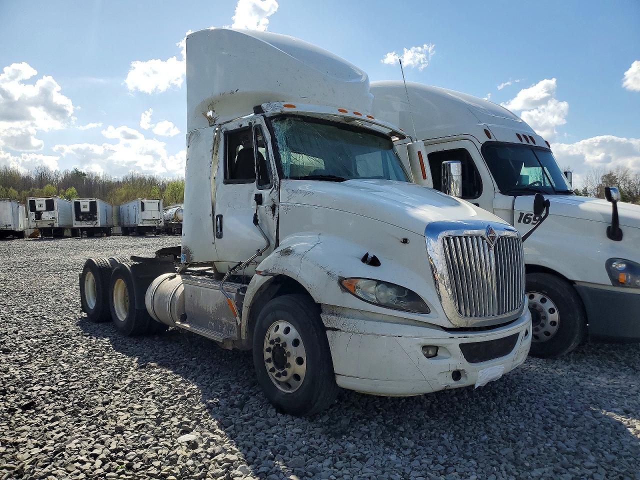 2016 International Prostar Semi Truck