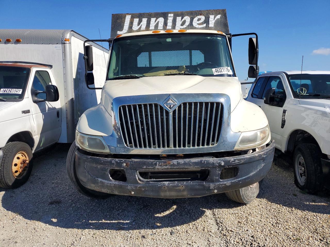 2007 International 4300 Flatbed Truck