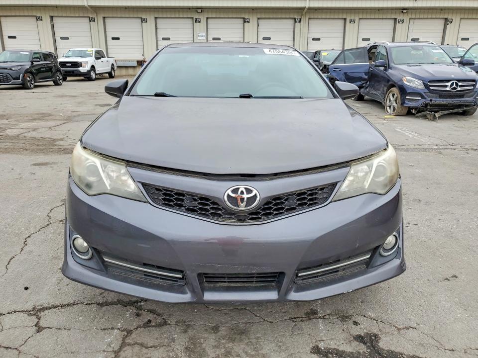 2013 Toyota Camry le 4D Sedan