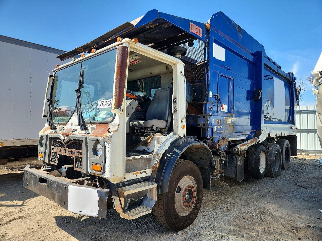 2011 Mack MRU613 Refuse Truck