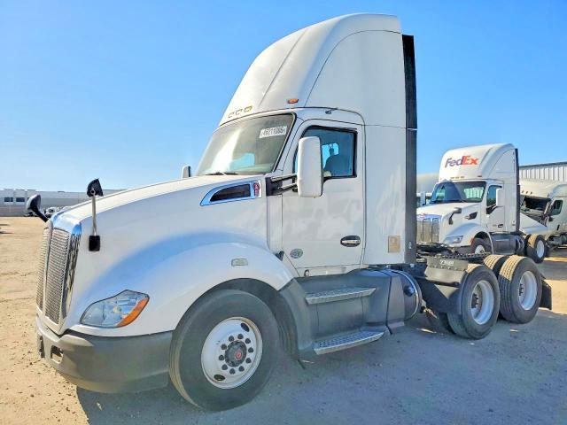 2017 Kenworth Constructi-Semi Truck