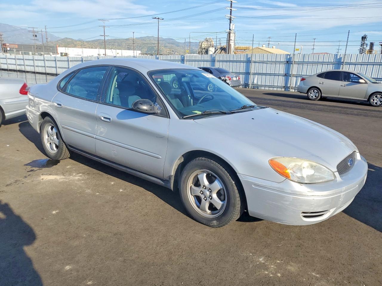 2005 Ford Taurus se