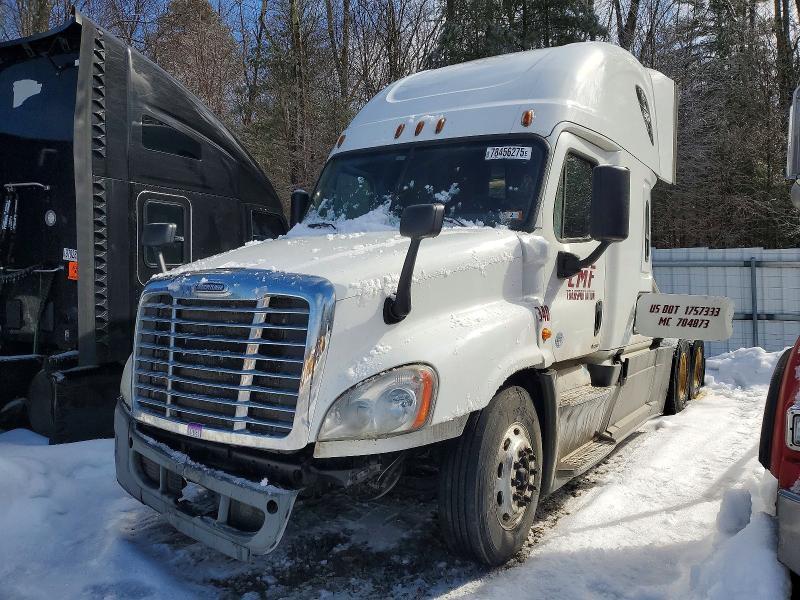 2018 Freigliner 2018 Freightliner Cascadia 126 Semi Truck