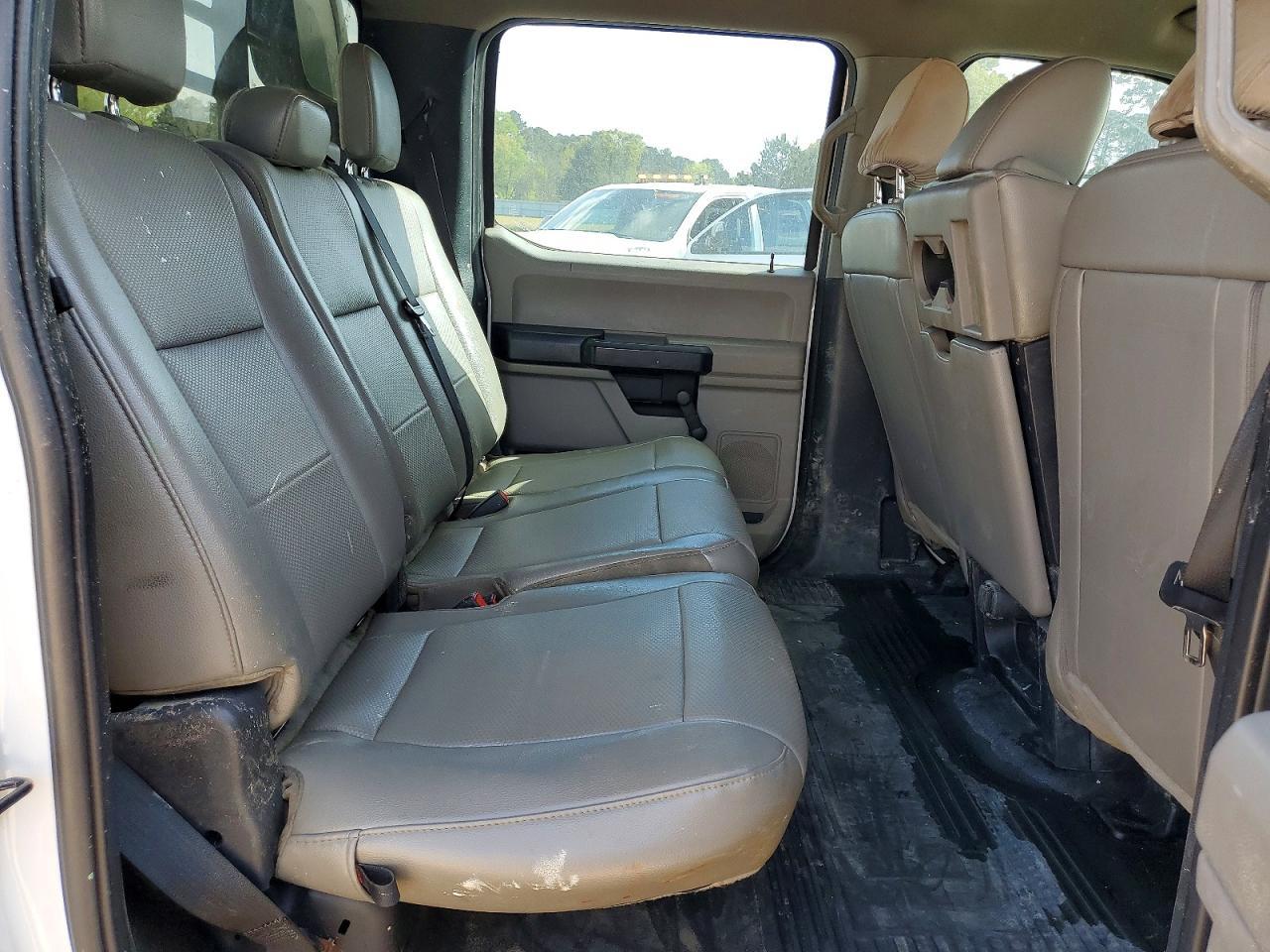 2022 Ford F250 Super Duty Flatbed Truck