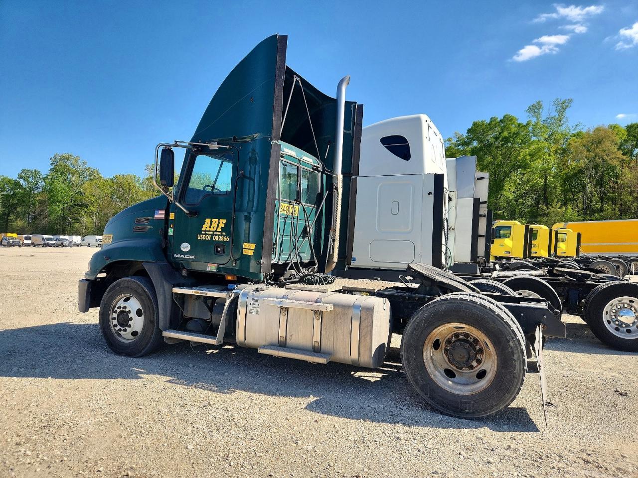 2015 Mack CXU612 Semi Truck