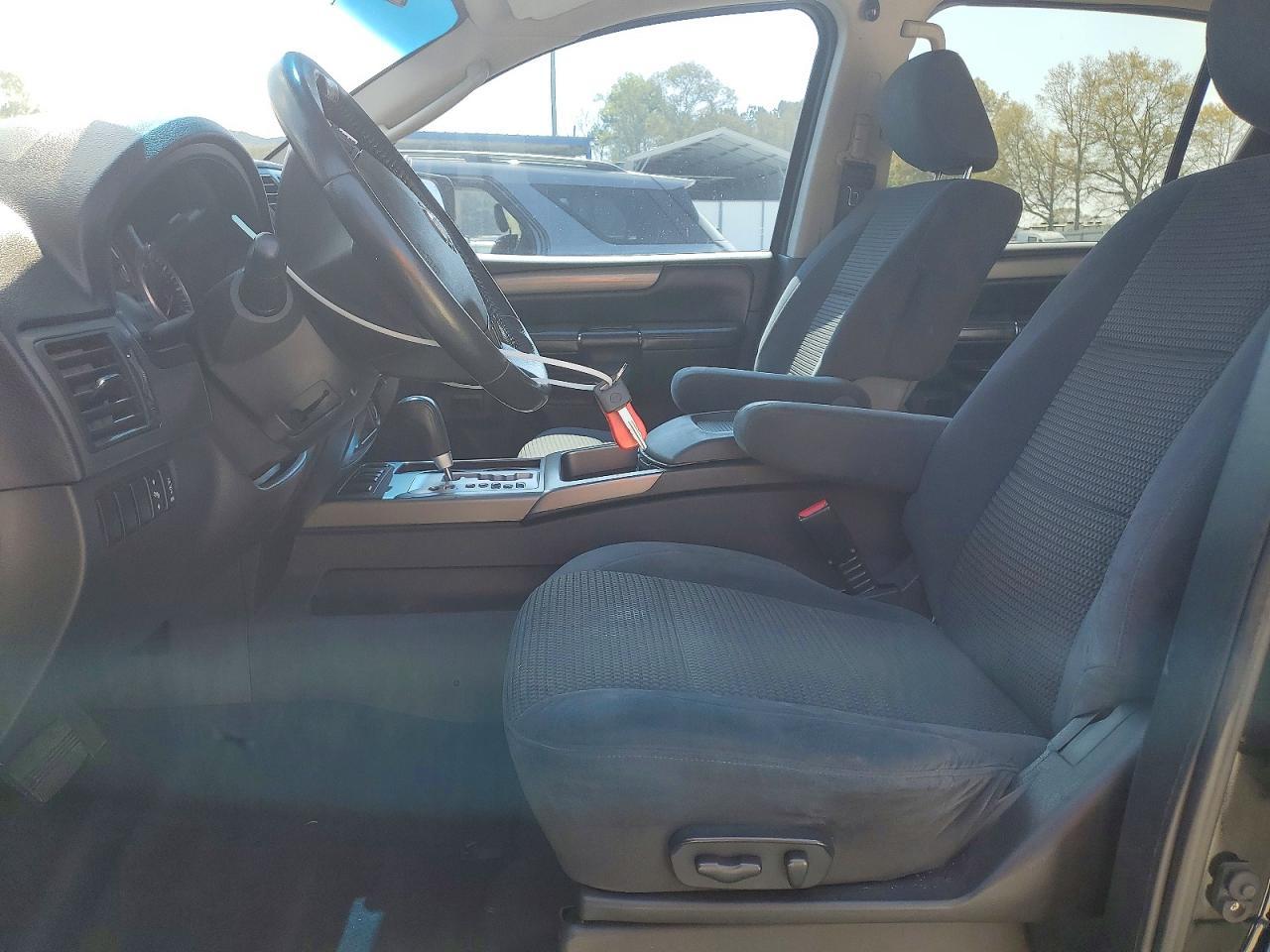 2011 Nissan Armada sv