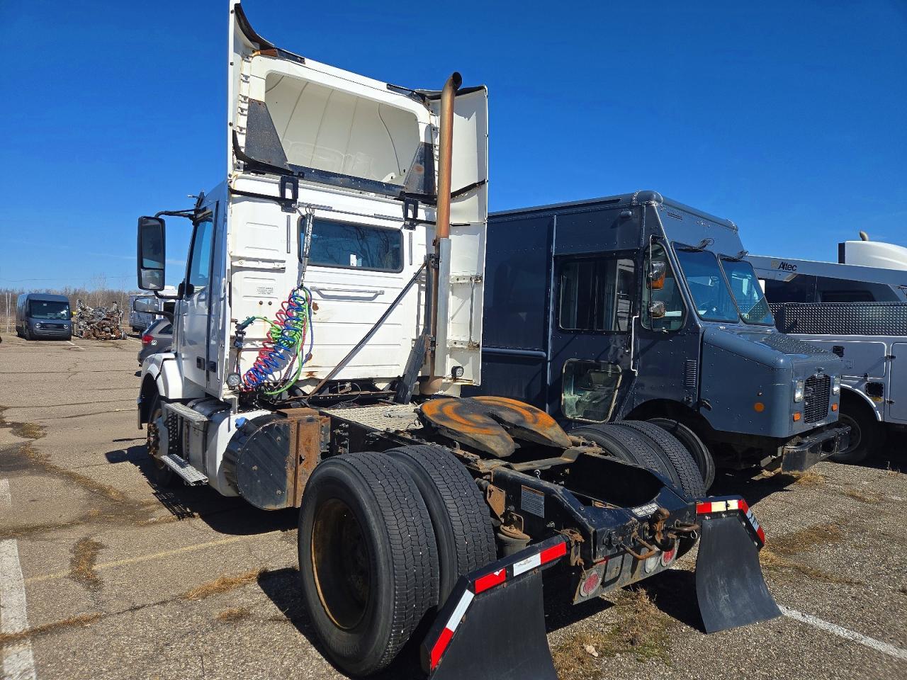 2017 Volvo VNL Semi Truck