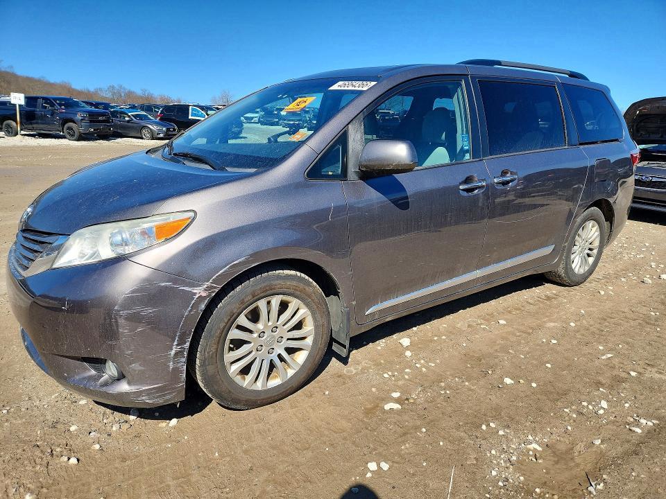 2016 Toyota Sienna xle 8-passenger