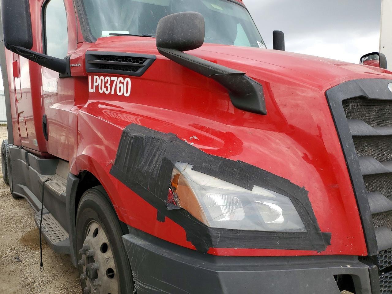 2020 Freightliner Cascadia 126 Semi Truck