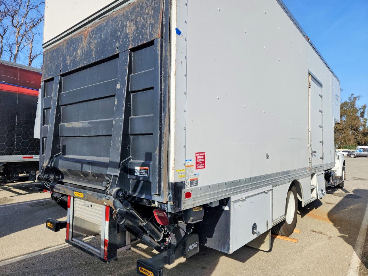 2015 Ford F650 Super Duty BOX Truck