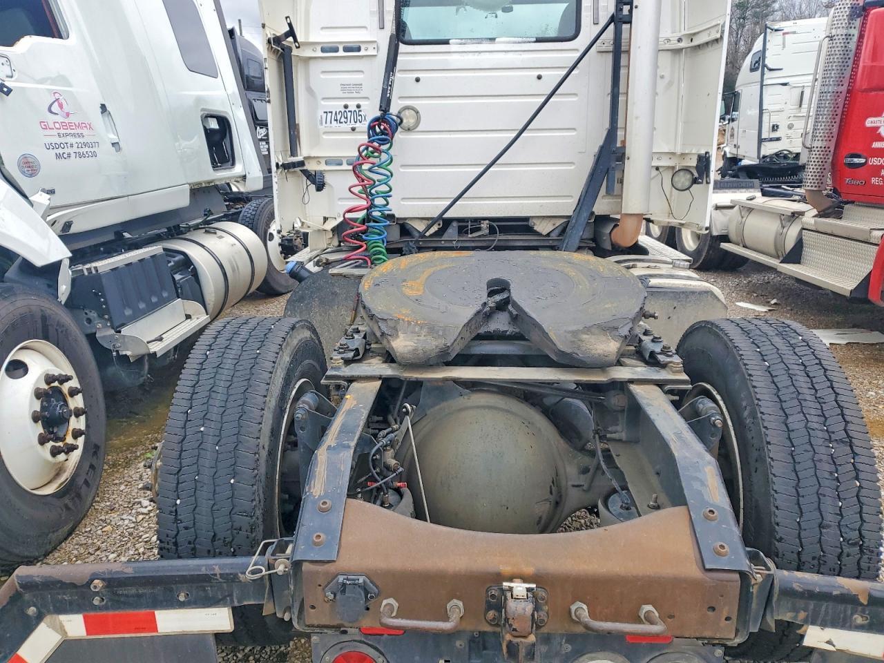 2015 Volvo VNL Semi Truck