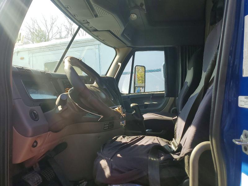 2010 Freigliner Cascadia 113