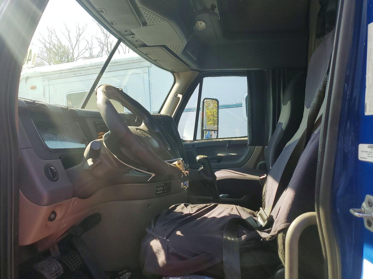 2010 Freigliner Cascadia 113
