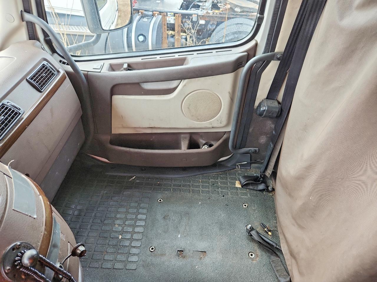2016 Volv O VNL Semi Truck