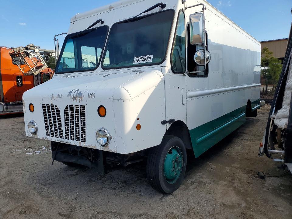 2016 Freightliner MT45G Chassis Delivery Truck