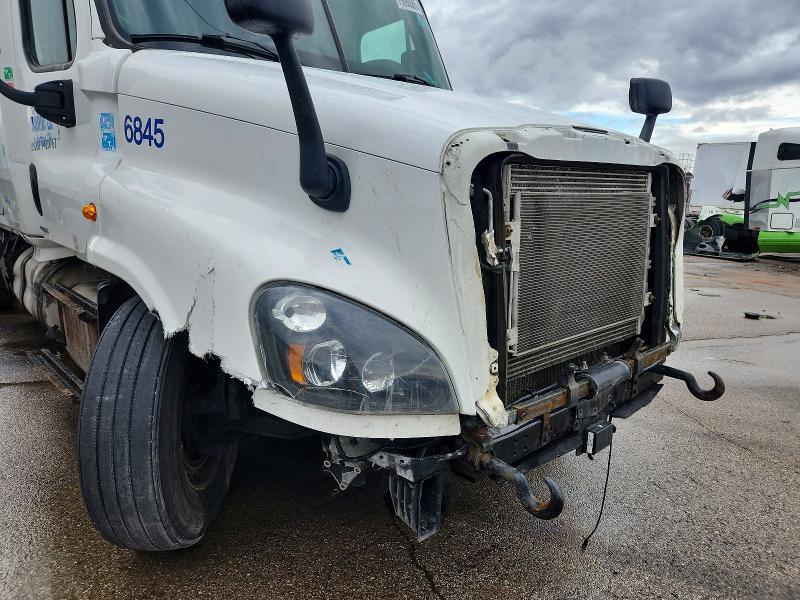 2017 Freigliner 2017 Freightliner Cascadia 125 Semi Truck