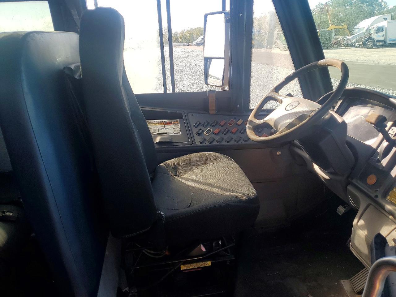 2010 Freightliner 2010 Thomas SAF-T-LINER C2-School Bus