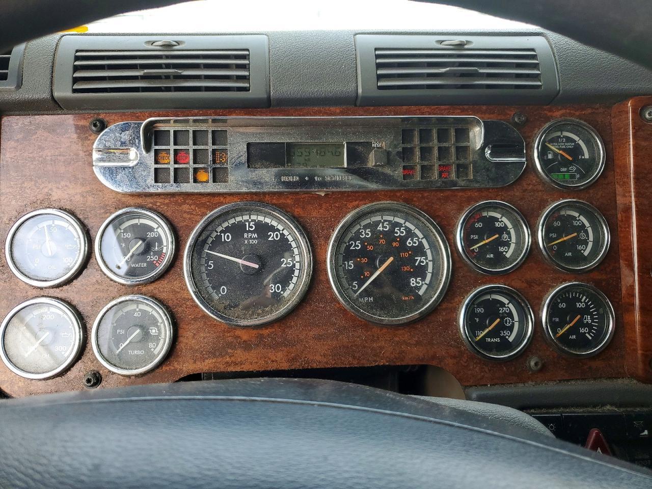 2013 Freigliner 2013 Freightliner Cascadia Semi Truck