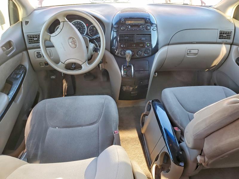 2004 Toyota Sienna le 7 Passenger