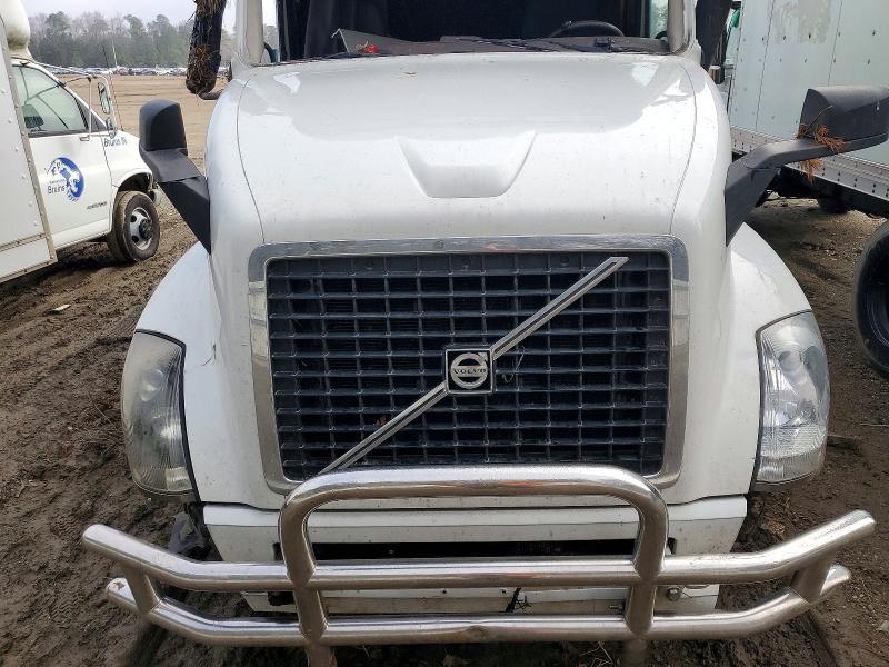 2017 Volvo VNL Semi Truck