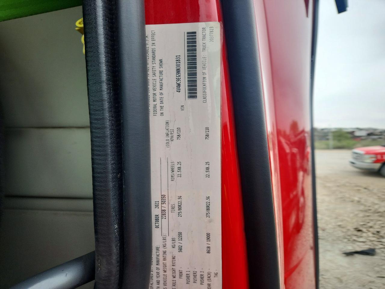 2022 Volvo VNR Semi Truck