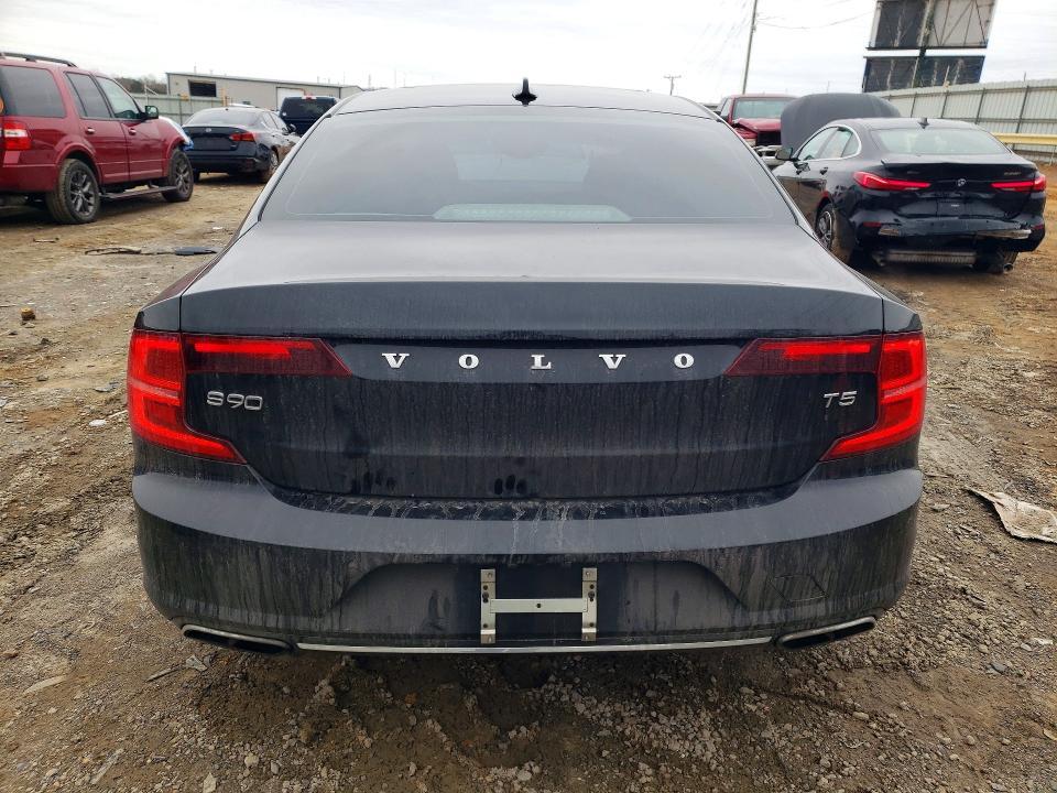 2018 Volvo S90 T5 Momentum
