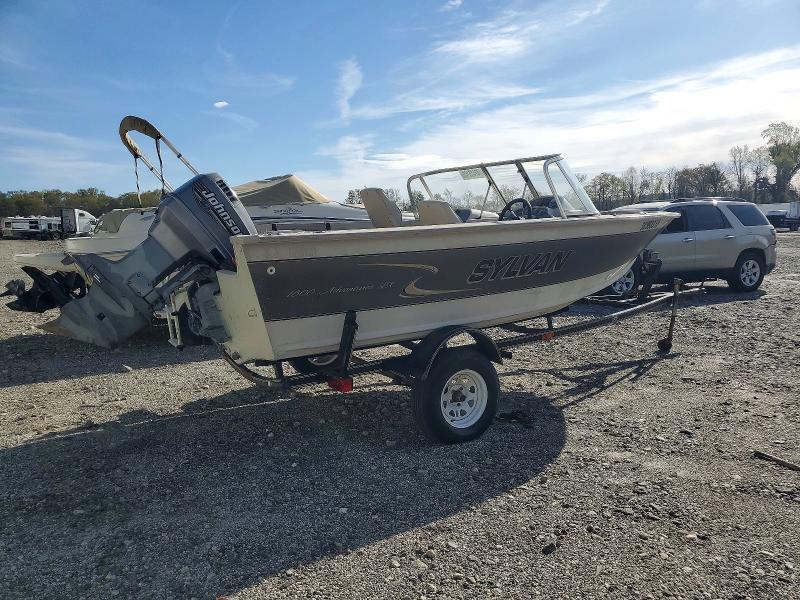 1999 Smoker Craft Boat