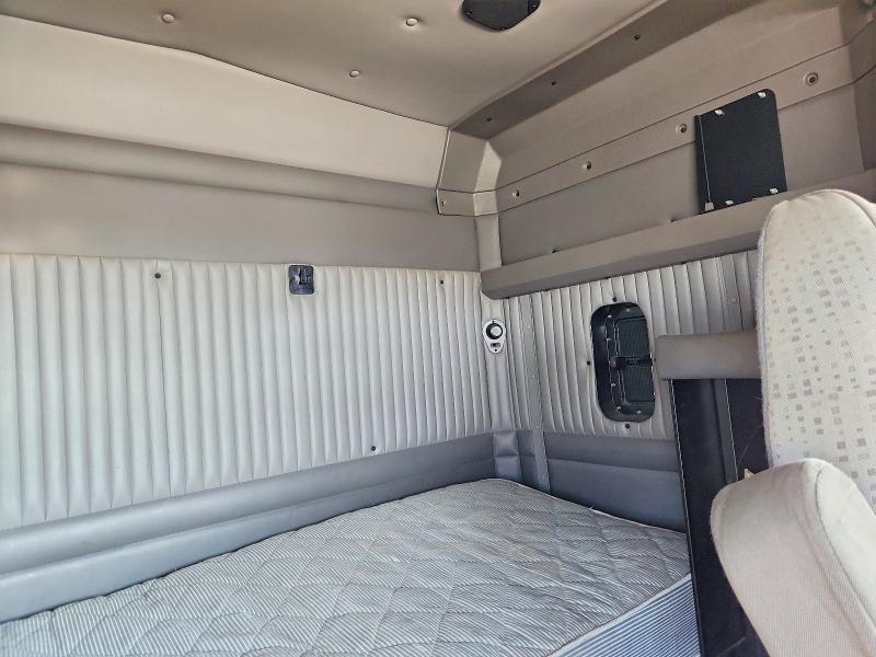 2015 Kenworth T880 Semi Truck